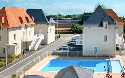 Cabourg 633: Boligområde, Ejendom, Hus, Bygning, Stad, Tag, Arkitektur, Hjem, Ejendom, Svømmepøl