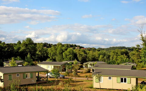 Beynat 615: Sky, Plante, Himmel, Økoregion, Vindue, Bygning, Naturlige Landskab, Naturligt Miljø, Hus, Træ