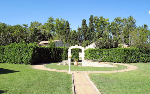 Fontenelle: Ejendom, Have, Græs, Grøn, Træ, Lawn, Botanisk Have, Busk, Botanik, Estate