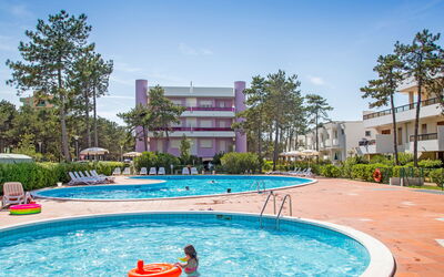 Bibione 708: Svømmepøl, Fritid, Fritidscenter, Ejendom, Udvej, Stad, Ferie, Ferieby, Vand, Ejendom