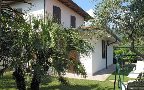 Mia: Ejendom, Hus, Hjem, Ejendom, Træ, Bygning, Sommerhus, Gård, Facade, Villa