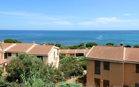 Porto Corallo 612: Himmel, Vand, Sky, Daytime, Plante, Vindue, Bygning, Azure, Hus, Land Lot