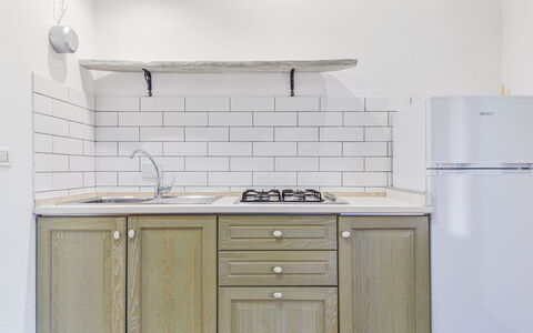 Capoliveri 678: Cabinetry, Bygning, Countertop, Ejendom, Møbel, Skuffe, Tap, Køkken, Træ, Komfur