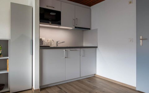 Zurschmitten 0 1. Ug Süd: Cabinetry, Ejendom, Bygning, Countertop, Træ, Køkken Apparat, Komfur, Indretning, Husholdningsapparat, Køkken