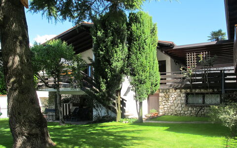Rocchetta: Plante, Himmel, Daytime, Ejendom, Bygning, Grøn, Træ, Græs, Land Lot, Naturlige Landskab