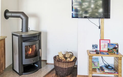 Mittersill 685: Brændeovn, Bejdse, Hårdttræ, Husholdningsapparat, Naturmateriale, Hearth, Stue, Dagslys