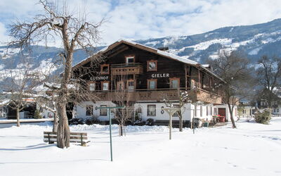 Zell am Ziller 684: Sne, Vinter, Ejendom, Bjerg, Hjem, Himmel, Hus, Træ, Hill Station, Bjælkehytte