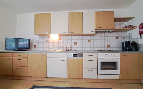 Zell am Ziller 685: Køkken, Træ, Gulvbelægning, Countertop, Køkken Apparat, Indretning, Større Bandage, Møbel, Cabinetry, Etage