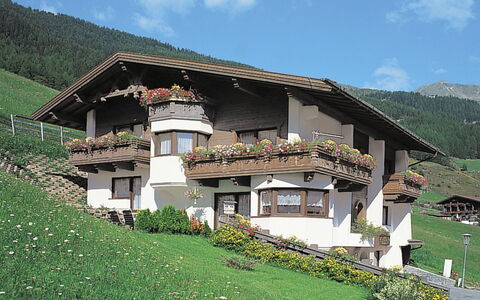 Sölden 667: Hus, Ejendom, Bjerglandsby, Bjergkæde, Bygning, Bjerg, Hjem, Alps, Arkitektur, Hill Station