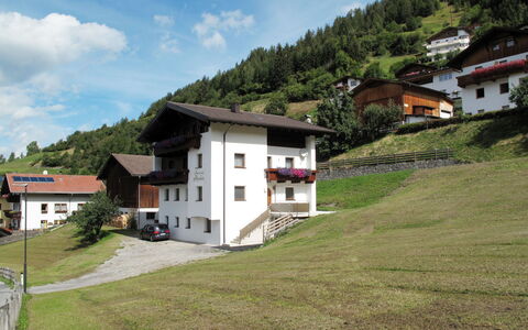 Prutz Kaunertal 659: Himmel, Plante, Bygning, Sky, Ejendom, Vindue, Bjerg, Træ, Hus, Hældning