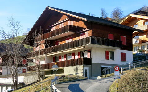 Chalet Desirée: Himmel, Bygning, Vindue, Plante, Træ, Urban Design, Hældning, Træ, Boligområde, Hus