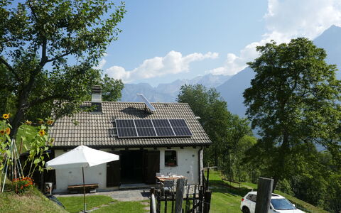 Rustico Girasole: Sky, Plante, Himmel, Bygning, Ejendom, Vindue, Træ, Hus, Bil