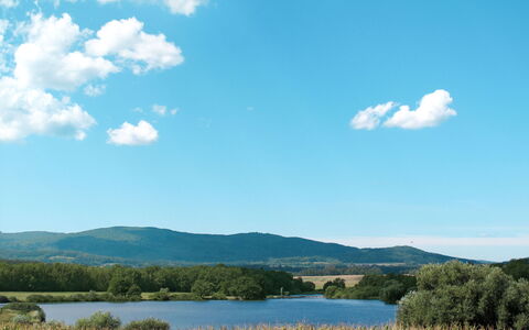 Karasova Ii: Sky, Vand, Himmel, Plante, Vandressourcer, Økoregion, Natur, Naturlige Landskab, Bjerg, Græs