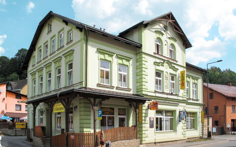 Desná V Jizerských Horách 603: Sky, Himmel, Vindue, Bygning, Arkitektur, Hus, Dør, Boligområde, Ejendom, Facade