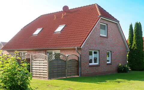Ditzum 621: Himmel, Plante, Bygning, Vindue, Hus, Træ, Naturlige Landskab, Land Lot, Sommerhus, Græs