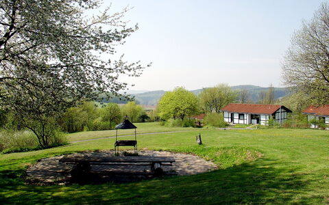 Ronshausen 602: Plante, Himmel, Ejendom, Træ, Naturlige Landskab, Land Lot, Hus, Sommerhus, Græs-, Landskab