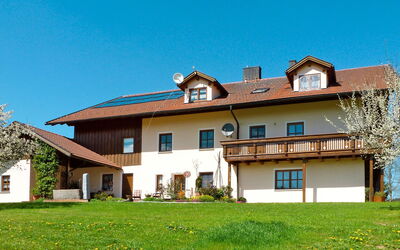 Bischofsmais 635: Himmel, Plante, Bygning, Vindue, Ejendom, Hus, Træ, Græs, Land Lot, Sommerhus