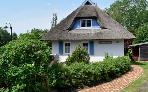 Katja: Ejendom, Hus, Sommerhus, Hjem, Bygning, Ejendom, Stuehus, Tag, Land Lot, Landdistrikt