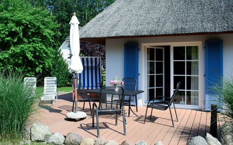 Katja: Ejendom, Sommerhus, Hus, Bygning, Hjem, Backyard, Gård, Gårdhave, Ejendom, Landscaping