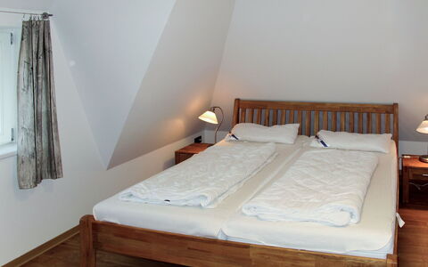 Katja: Soveværelse, Seng, Møbel, Værelse, Madras, Ejendom, Bed Frame, Sengetøj, Etage, Sengetøj