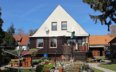 Kleine Auszeit: Plante, Himmel, Vindue, Bygning, Træ, Hus, Land Lot, Sommerhus, Kvarter, Græs