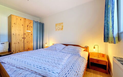 Plau am See 621: Seng, Soveværelse, Sengetøj, Indretning, Møbel, Sengetøj, Etage, Bed Frame, Gulvbelægning, Værelse