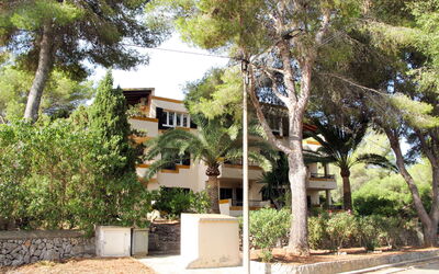 Cala Murada 615: Ejendom, Hus, Vegetationen, Boligområde, Ejendom, Hjem, Kvarter, Bygning, Træ, Arkitektur