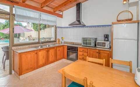 Sa Rossa: Cabinetry, Countertop, Møbel, Ejendom, Køkken, Køkken Apparat, Træ, Køkkenvask, Komfur, Indretning