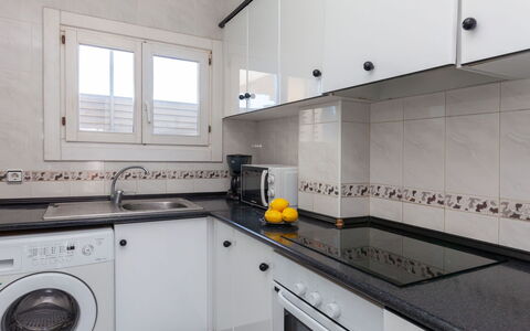 Riells Park: Ejendom, Værelse, Countertop, Cabinetry, Køkken, Møbel, Indretning, Hus, Bygning, Flise