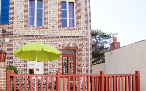 La Rose des Vents: Ejendom, Hus, Bygning, Hjem, Ejendom, Facade, Mursten, Væg, Boligområde, Arkitektur