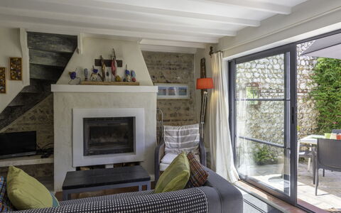 Entre Mer et Jardin: Ejendom, Møbel, Bygning, Komfort, Træ, Billedramme, Stue, Indretning, Etage