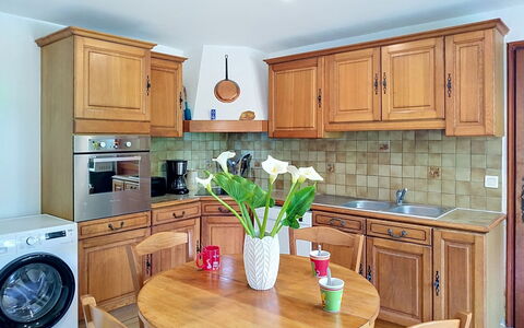 Le Saint Vigor: Møbel, Cabinetry, Køkken, Indretning, Countertop, Gulvbelægning, Køkken Apparat, Træ, Etage, Større Bandage