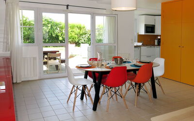 Village des Dunes (Cez311) 605.2: Værelse, Møbel, Ejendom, Indretning, Spisestue, Etage, Bygning, Bord, Køkken, Køkken & Spisebord