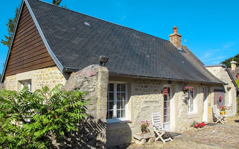 Les Lutins: Himmel, Bygning, Plante, Vindue, Hus, Tækning, Land Lot, Sommerhus, Tag, Facade
