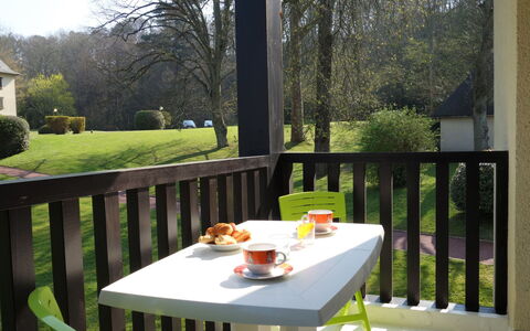 Le Parc de la Chaumière: Plante, Bord, Møbel, Bordservice, Mad, Ejendom, Grøn, Natur, Stol, Træ