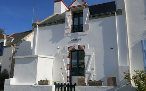 Ty Tan-Nie: Plante, Himmel, Bygning, Vindue, Hus, Dør, Facade, Tag, Kapel, Kirke
