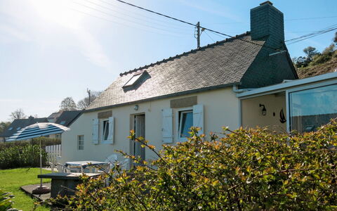 Roz Amor: Himmel, Plante, Sky, Bygning, Vindue, Ejendom, Blomst, Natur, Hus, Vegetationen