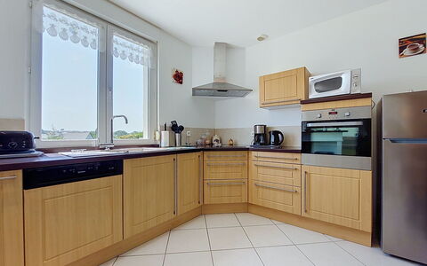Le Sémaphore: Køkken, Køkken Apparat, Countertop, Cabinetry, Møbel, Gulvbelægning, Større Bandage, Indretning, Træ, Etage
