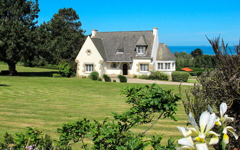 La Rotonde: Himmel, Plante, Bygning, Blomst, Træ, Naturlige Landskab, Hus, Vindue, Land Lot, Sommerhus