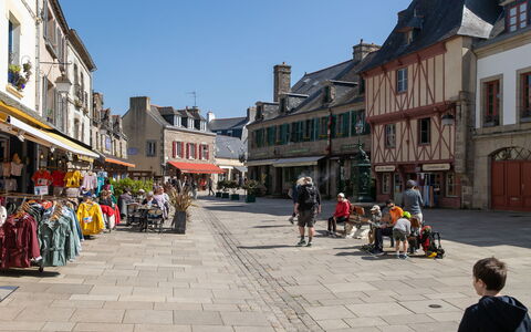 Gîte au Jardin: Bygning, Offentlige Rum, Stad, Byområde, City, Arkitektur, Gade, Ferie, Urban Design