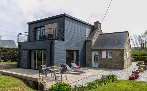 Kernic Ty: Plante, Himmel, Ejendom, Bygning, Vindue, Sky, Land Lot, Hus, Træ, Sommerhus