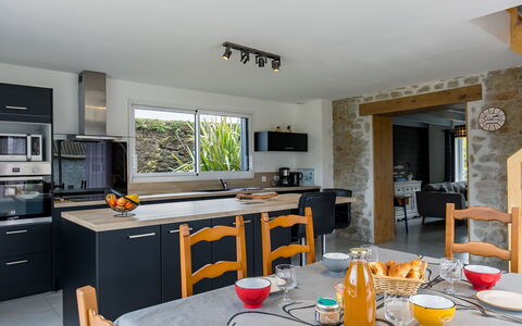Kernic Ty: Bord, Ejendom, Møbel, Bordservice, Countertop, Orange, Gul, Køkken, Cabinetry, Træ