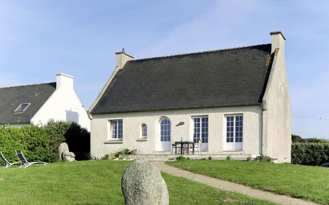 Cam Louis: Himmel, Plante, Ejendom, Bygning, Vindue, Hus, Land Lot, Arkitektur, Græs, Sommerhus