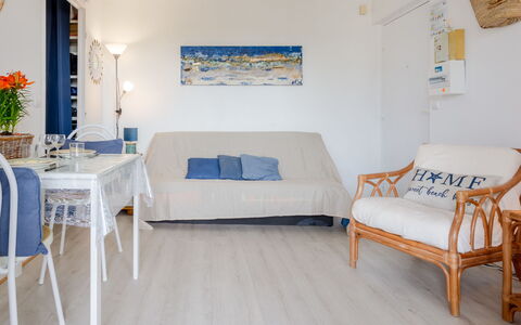 Cabourg 180: Møbel, Gulvbelægning, Indretning, Træ, Etage, Trægulve, Stol, Værelse, Bord, Stue