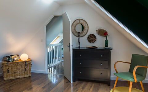 Tregunc 634: Møbel, Cabinetry, Bygning, Stol, Skuffe, Dresser, Træ, Kommode, Bord, Dør