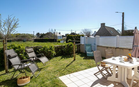 Ty Croisic: Møbel, Udendørs Møbler, Stol, Skygge, Have, Udendørs Bord, Landscaping, Gård, Lawn, Backyard