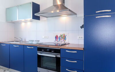 Balades au Bord de L'Eau 603.1: Countertop, Cabinetry, Bygning, Tap, Ejendom, Køkkenvask, Møbel, Håndvask, Produkt, Køkken