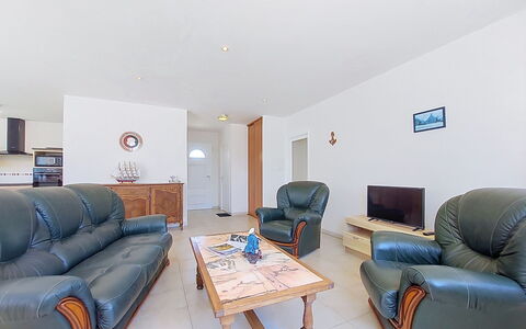 Ker Laouen: Møbel, Træ, Gulvbelægning, Indretning, Etage, Bord, Loft, Couch, Værelse, Stue