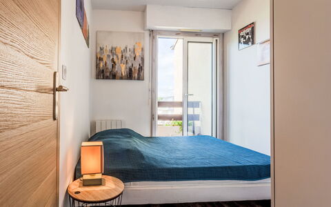 Cabourg 230: Seng, Møbel, Indretning, Soveværelse, Etage, Gulvbelægning, Sengetøj, Væg, Værelse, Sengetøj
