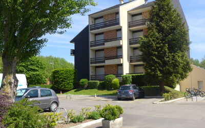 Cabourg 230: Plante, Bil, Himmel, Bygning, Hjul, Daytime, Ejendom, Køretøj